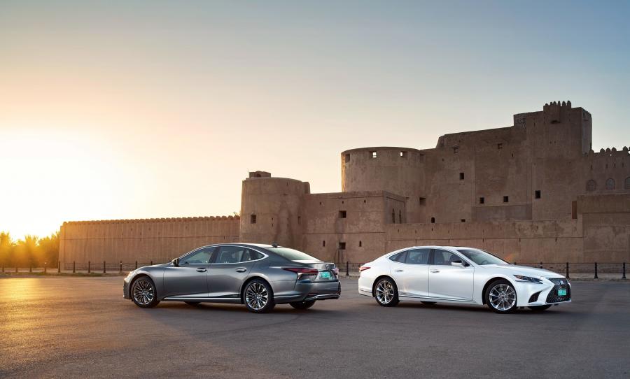 Lexus LS500h AWD 2017 года  (WW) (фото 10 из 40)